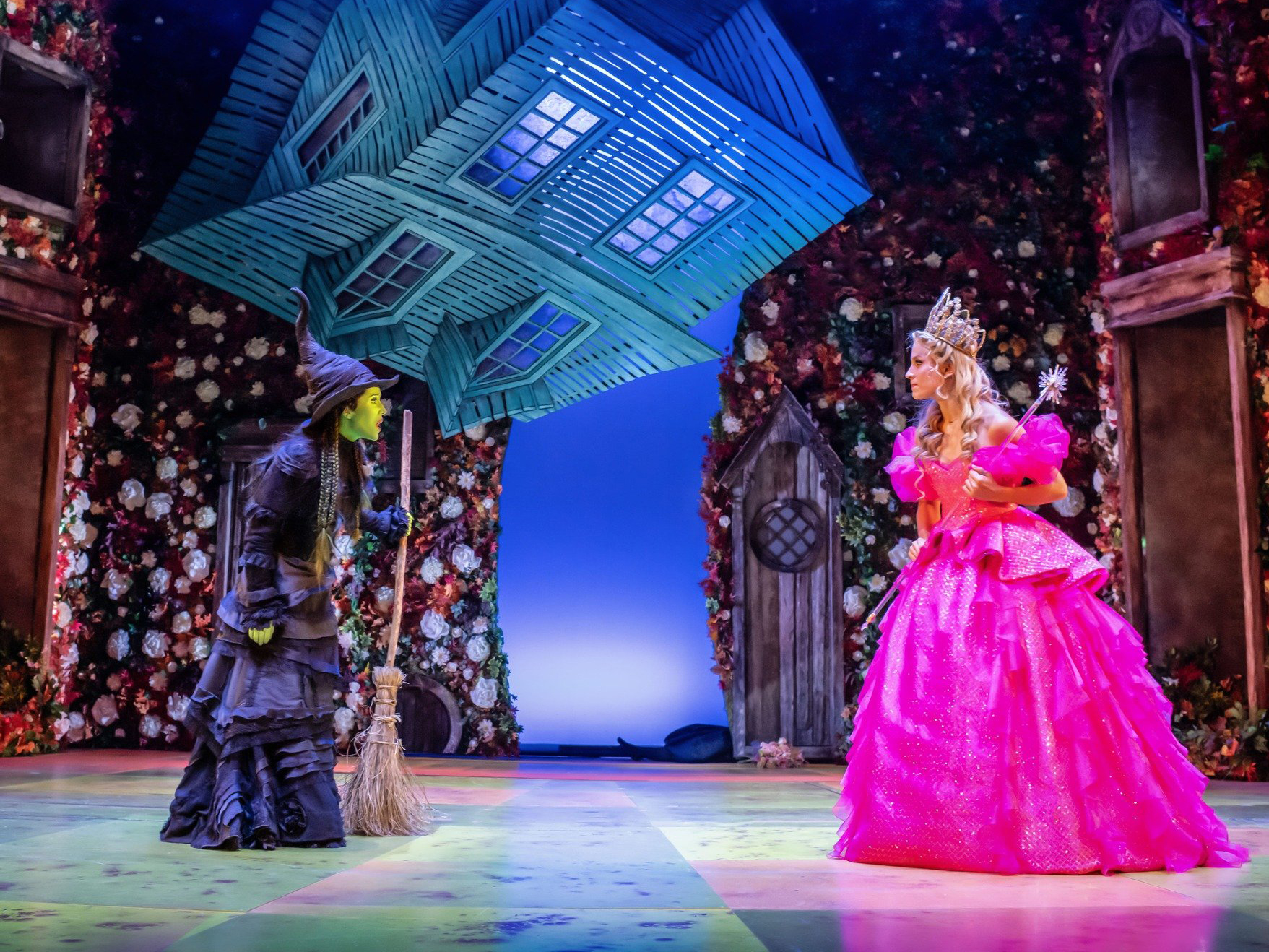 ‘wicked’,-el-musical-sobre-la-historia-nunca-contada-de-las-brujas-de-oz